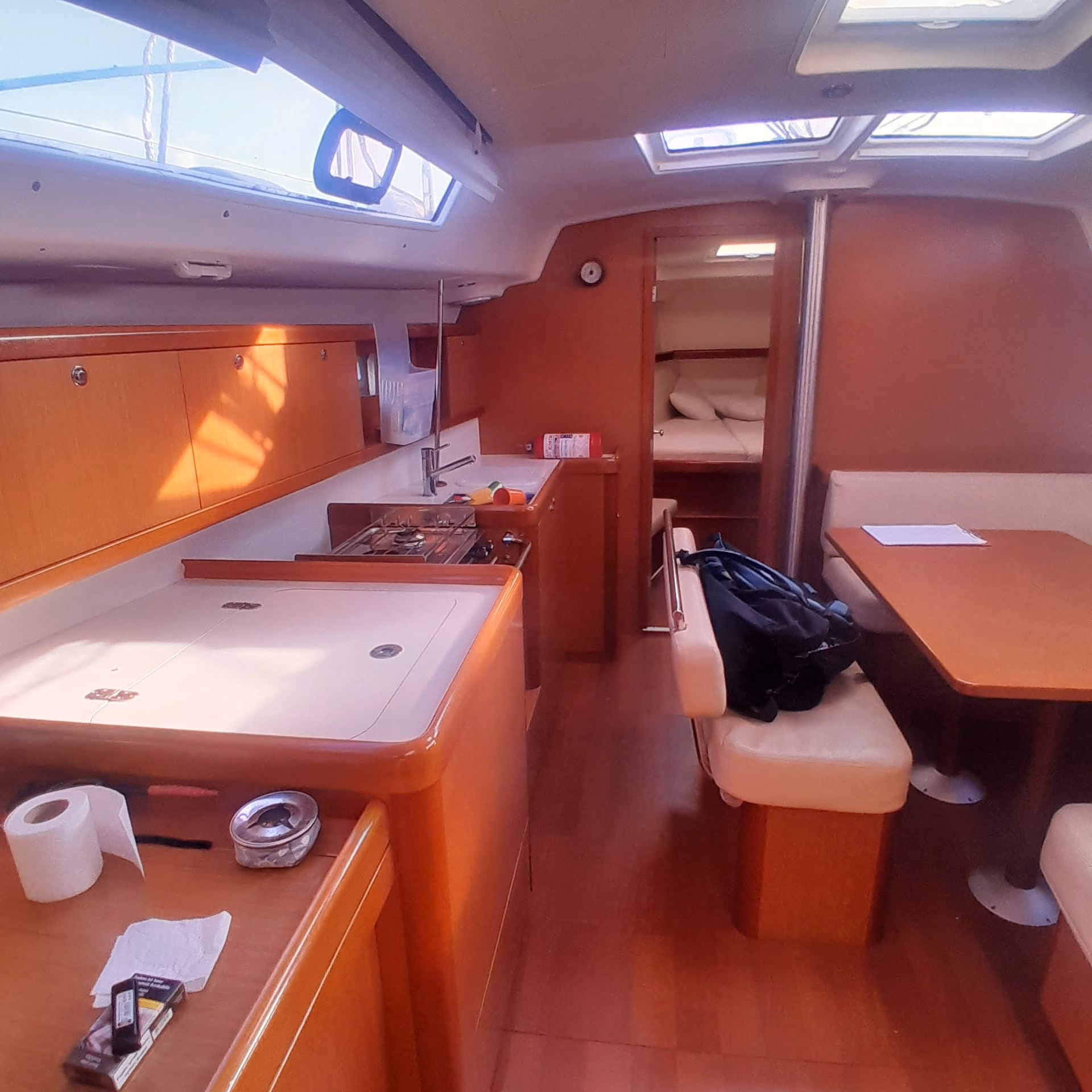 Beneteau Oceanis 43- iç